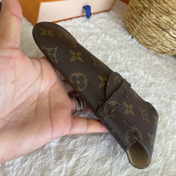 Louis Vuitton sunglasses case - Picture 6 of 12